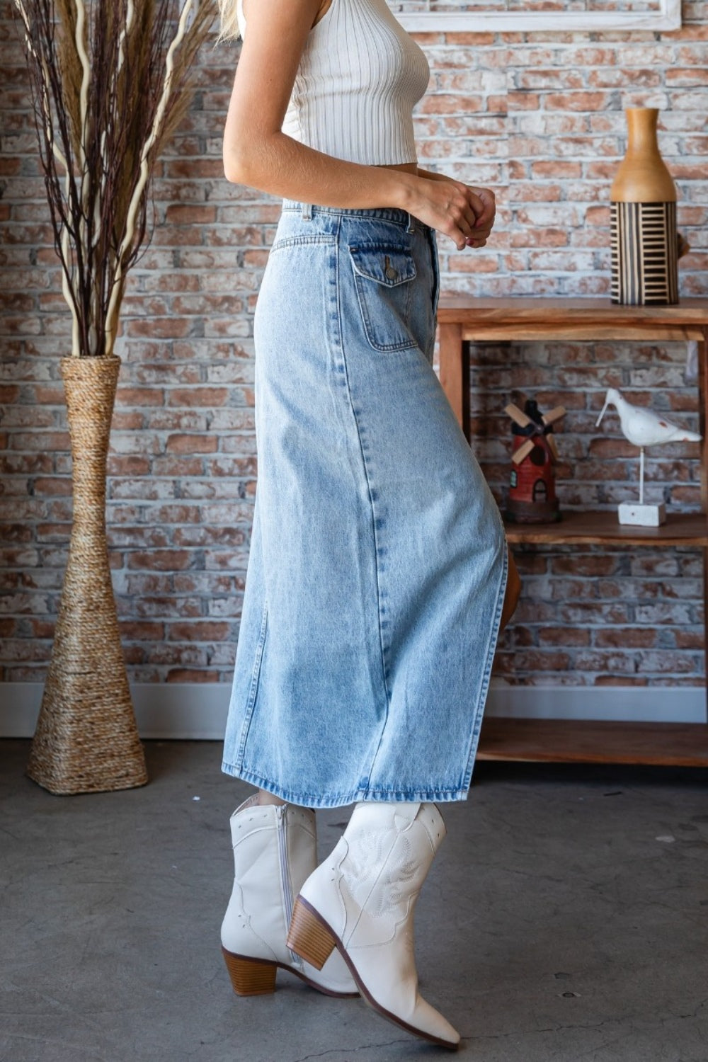 Veveret Slit Mid Rise Waist Denim Skirt - EkaVibe