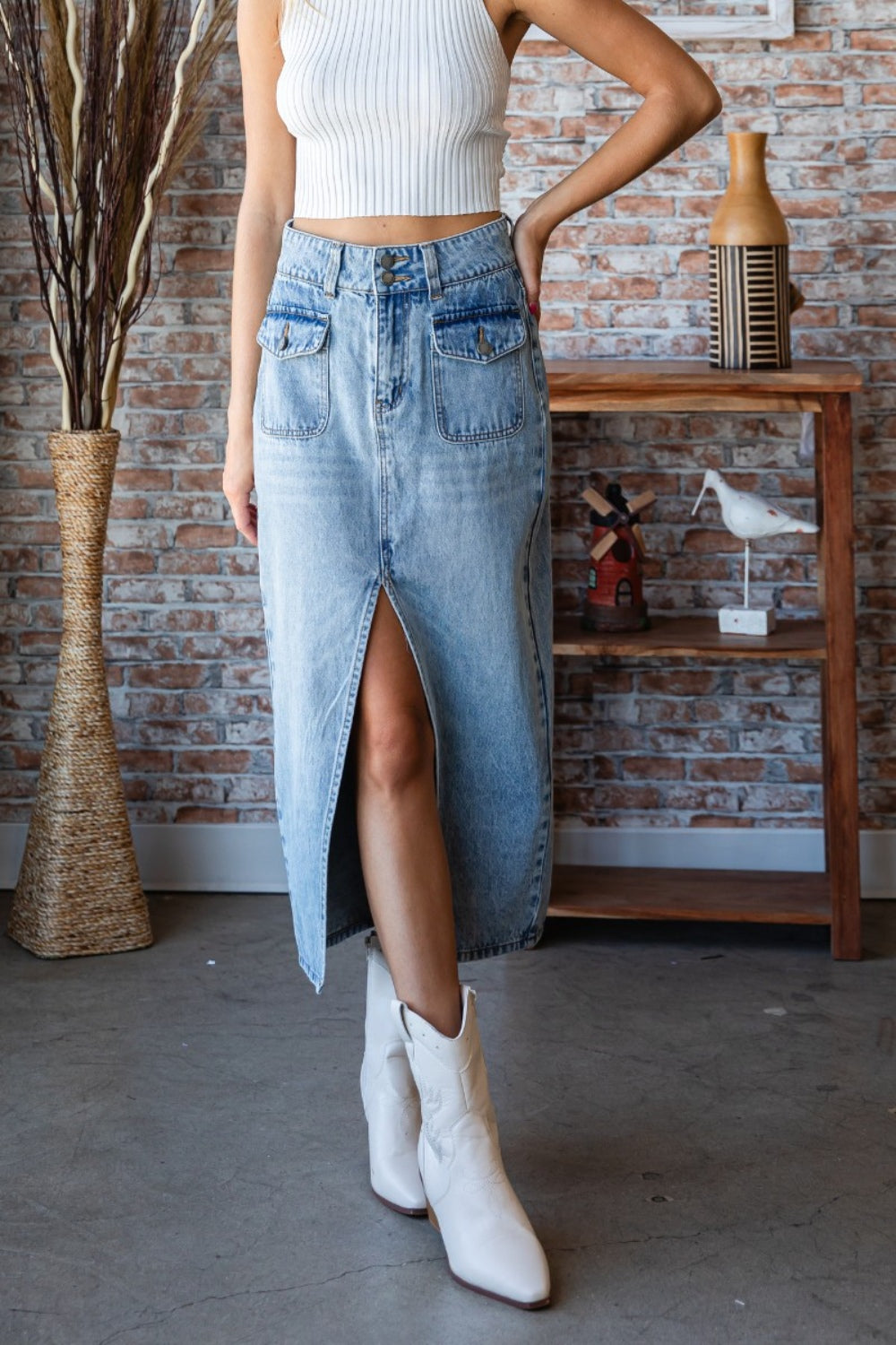 Veveret Slit Mid Rise Waist Denim Skirt - EkaVibe