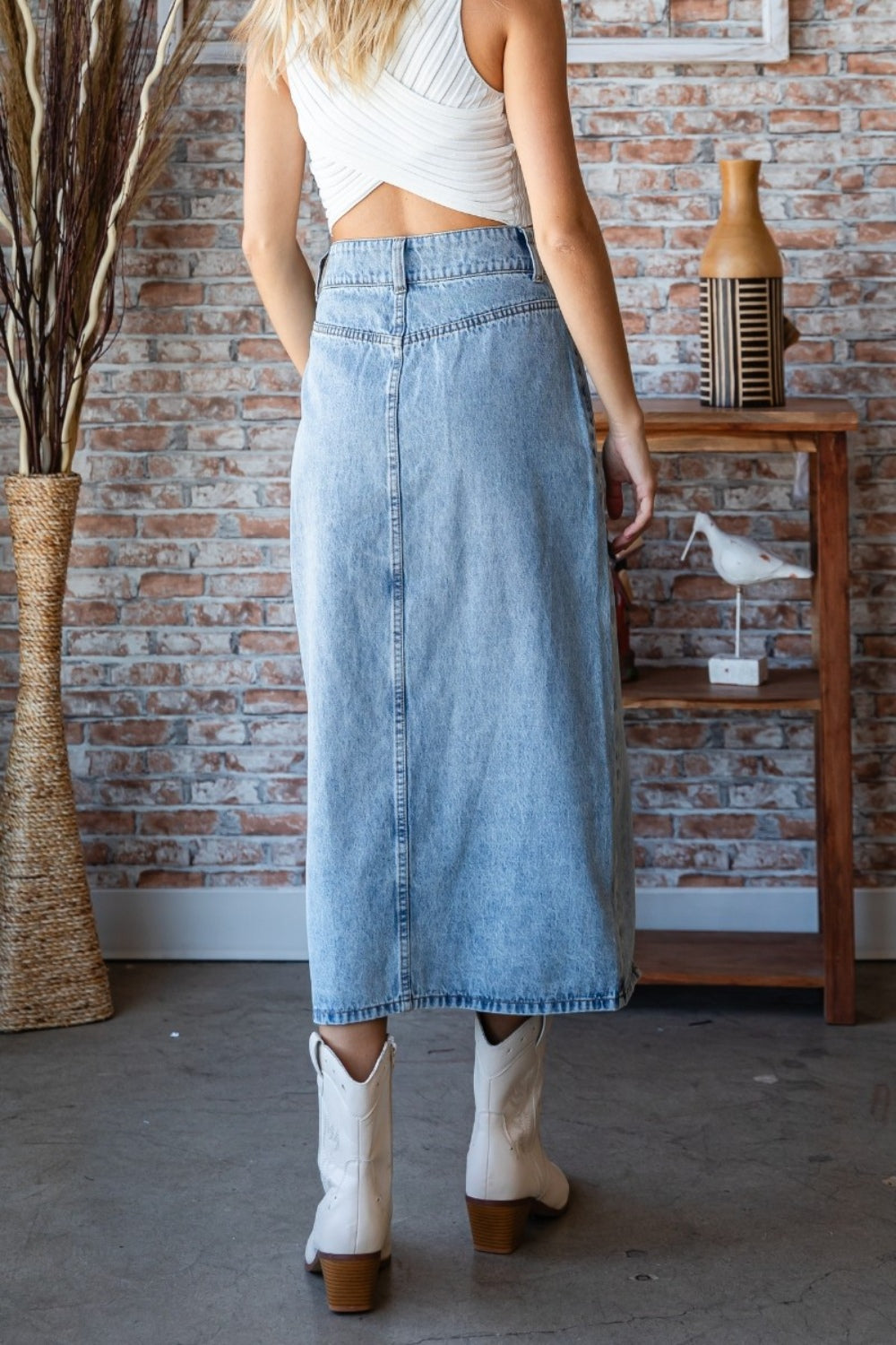 Veveret Slit Mid Rise Waist Denim Skirt - EkaVibe