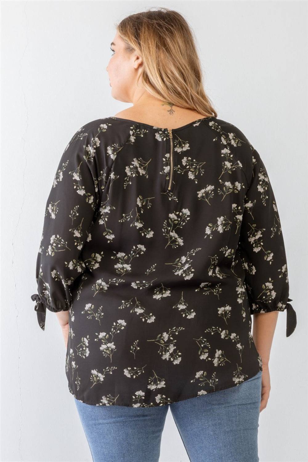 Zenobia Plus Size Floral Round Neck Blouse - EkaVibe