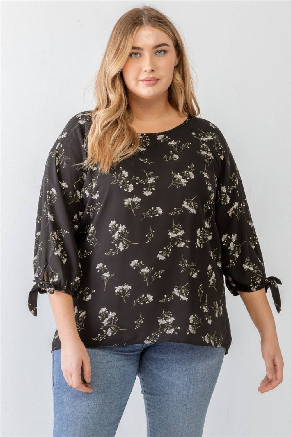 Zenobia Plus Size Floral Round Neck Blouse - EkaVibe